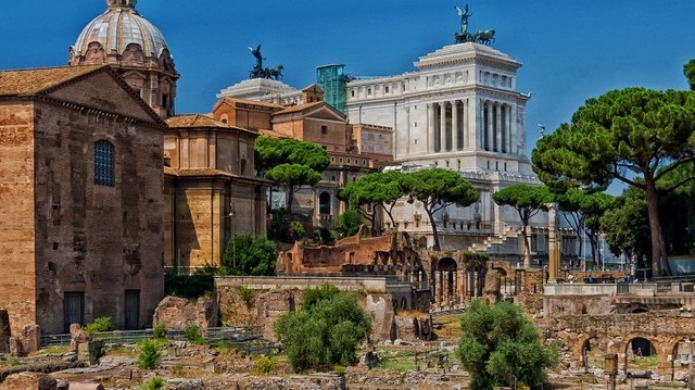 Az ókori római városok vásártere, főtere.