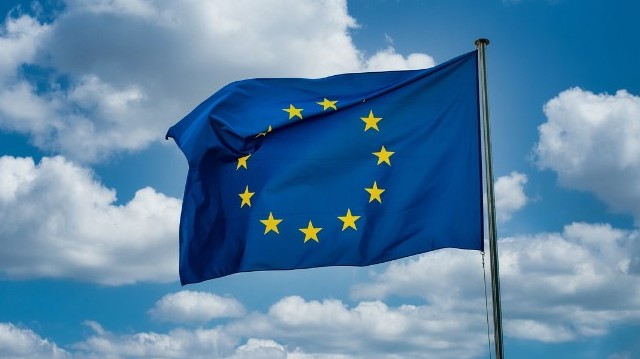 Melyik évben csatlakozott Magyarország az Európai Unióhoz?