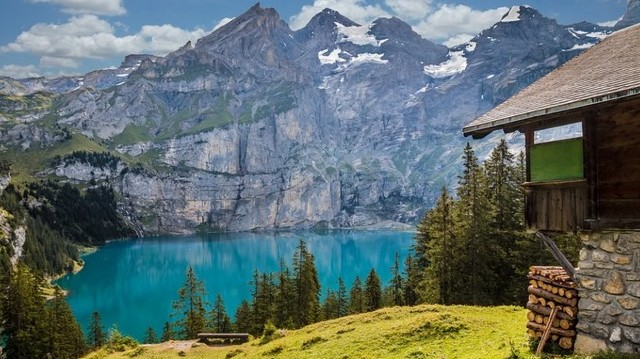 Melyik országra ismersz rá: Rolex, Ementáli, Toblerone?