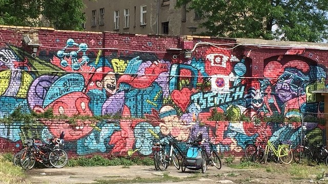 Melyik évben bontották le a berlini falat?