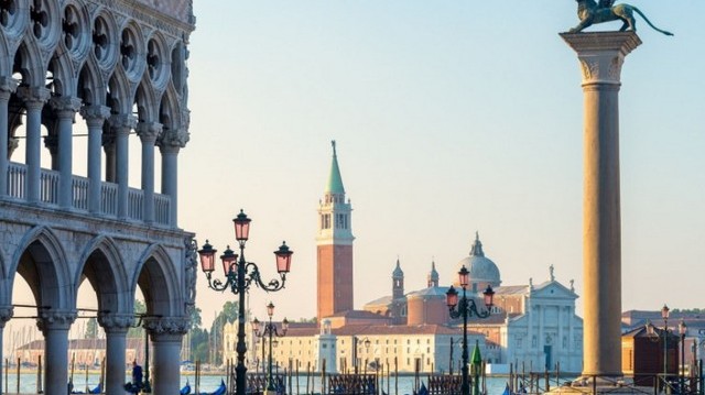 Melyik város nevével forrt össze a La Serenissima jelző? Melyik város nevével forrt össze a La Serenissima jelző?